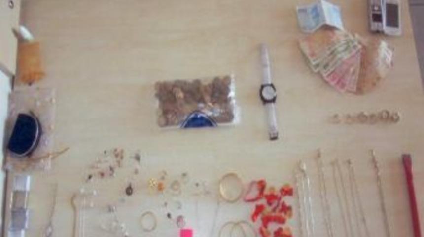 Teyze-yeğen Hırsızlar Polisten Ka&ccedil;amadı