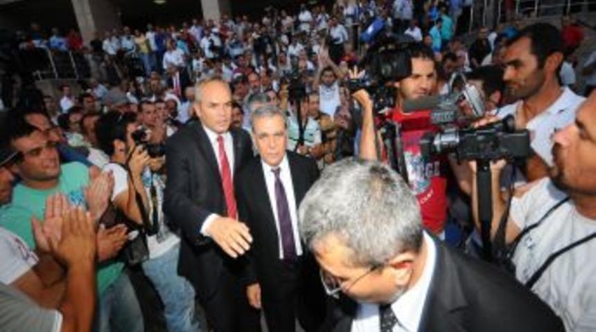 İzmir B&uuml;y&uuml;kşehir Belediyesi Davasının 18 Sanığının 17'ne Tahliye Kararı Verildi