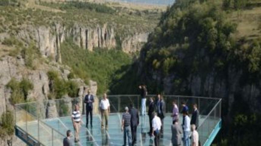Tokatlı Kanyonu'na 100 Metrekarelik Cam Teras Yapıldı