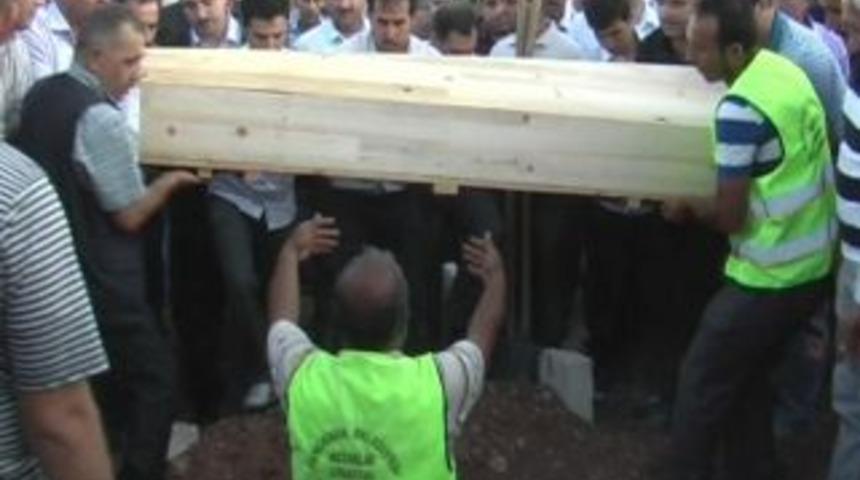 Minik Yusuf toprağa verildi