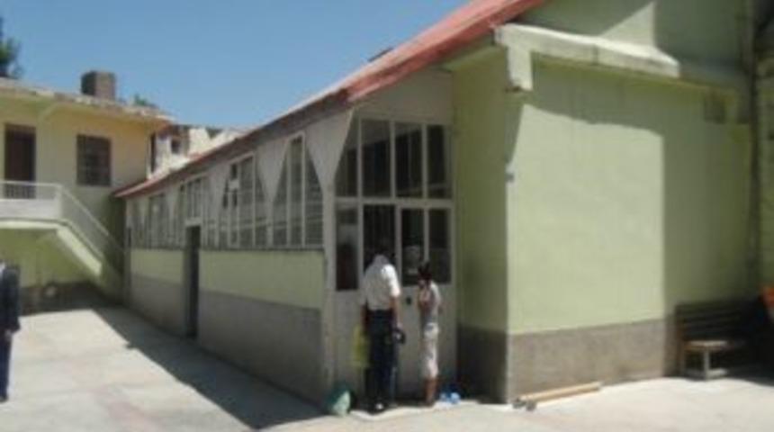 Mahalleli Caminin Eski İsminin İadesi İ&ccedil;in İmza Topladı