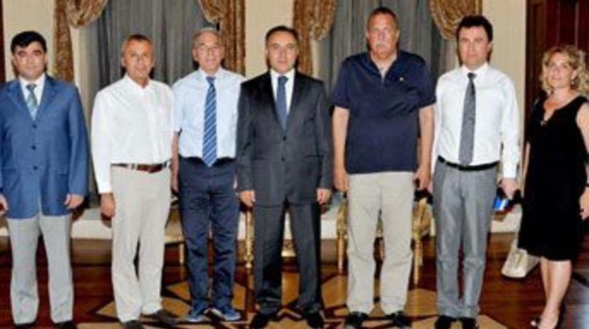 AKSAV&rsquo;dan Vali Dr. Altıparmak&rsquo;a ziyaret