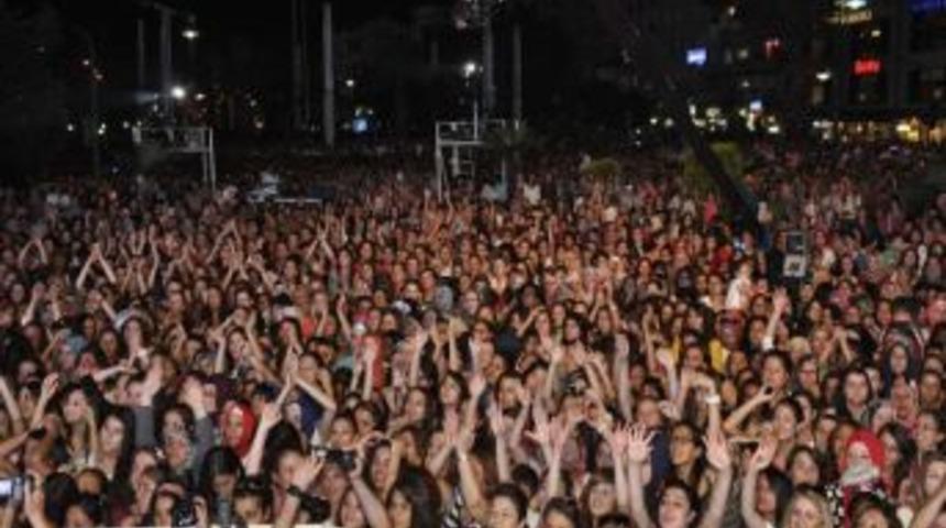 Zonguldak'ta Halil Sezai Ve Serdar Orta&ccedil; R&uuml;zgarı