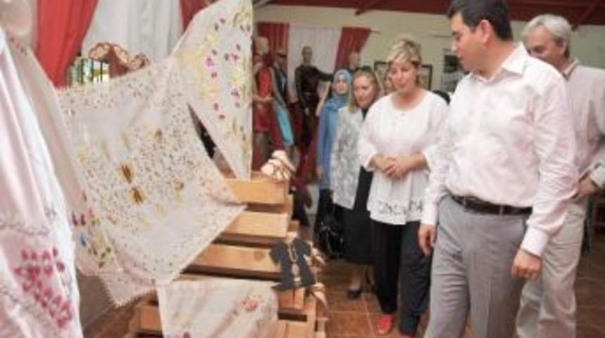 Varsak Akmek&rsquo;den Yılsonu Sergisi