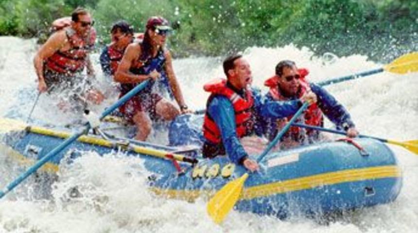 K&ouml;pr&uuml;&ccedil;ay'da Rafting bereketi