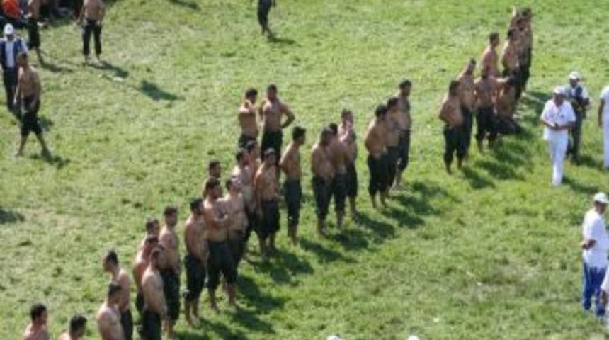 Kırkpınar G&uuml;reşleri İkinci G&uuml;n&uuml;nde Kıran Kırana Devam Ediyor