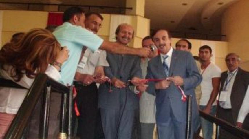 Aşıklardan Esad'a Taşlama