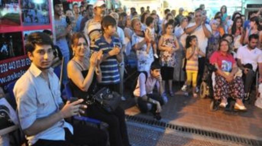 Buca&rsquo;da Yaz Ş&ouml;lenleri Sokaklara Taştı