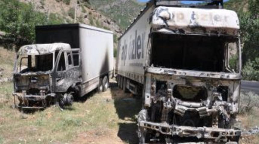 Teröristler 5 TIR'ı ateşe verdi
