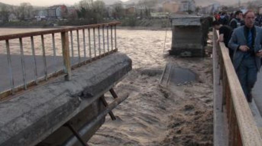 Başbakan, &Ccedil;aycuma K&ouml;pr&uuml;s&uuml; I&ccedil;in Devrede: İşi Hızlandırın