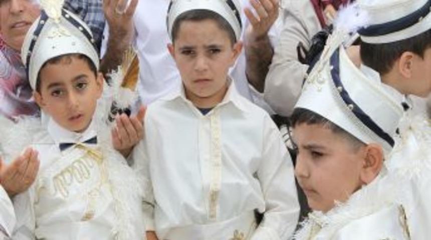 Ey&uuml;p'te Toplu S&uuml;nnet Ş&ouml;leni