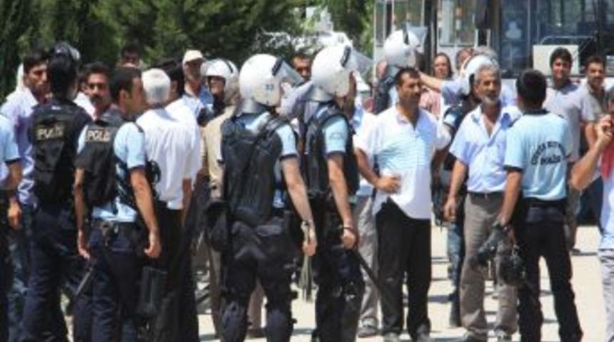 Mersin&rsquo;de Ter&ouml;rist Cenazesinde 83 Kişi G&ouml;zaltına Alındı