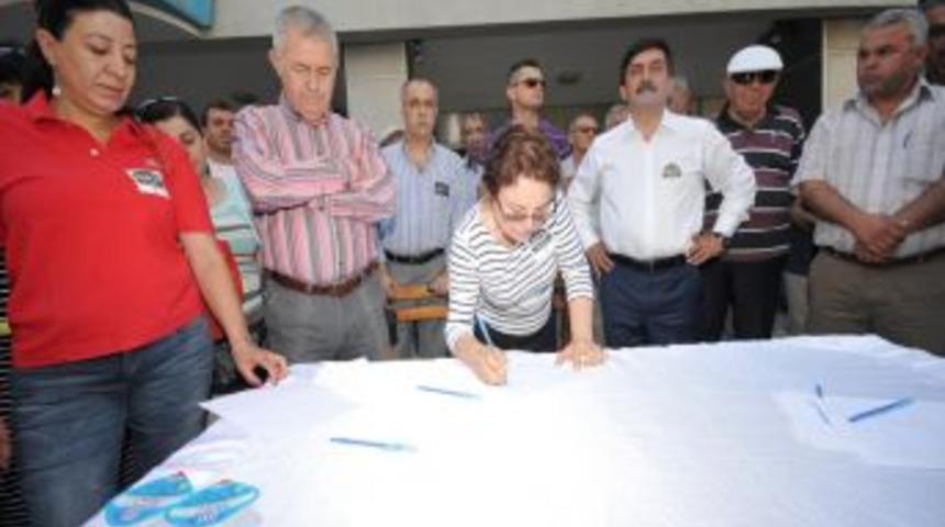 İzmir B&uuml;y&uuml;kşehir Davasında Tek Tutuklu I&ccedil;in Mektup Yazdılar