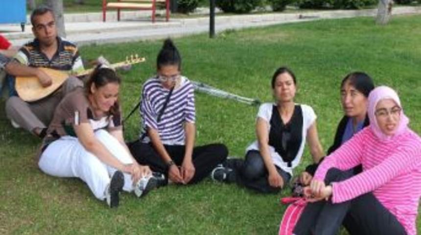 Ahlatlıbel&rsquo;de Piknik Keyfi