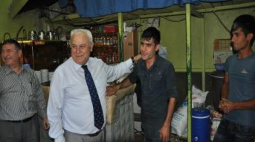 Siirt Valisi &Ccedil;olak, Esnafla G&ouml;r&uuml;ş&uuml;p Taziye Ziyaretinde Bulundu