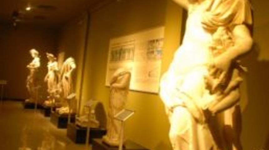 İmparatorlar Evinde