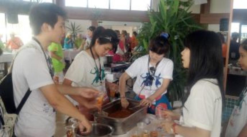 Ev Hanımlardan 440 &Ccedil;eşit Yemek