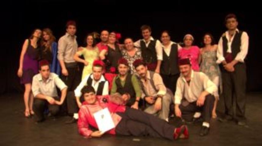 Batakhane G&uuml;zeli Sahnede