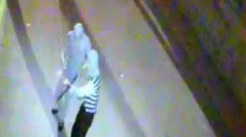 Sosyal Destek Merkezi'ne Molotoflu Saldırı G&uuml;venlik Kamerasında