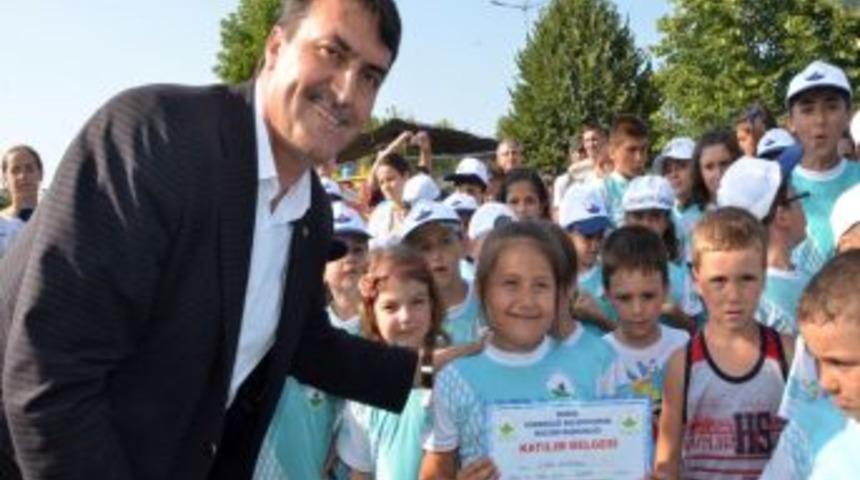 Bursa'da Bin 442 Minik Y&uuml;z&uuml;c&uuml; Sertifika Aldı