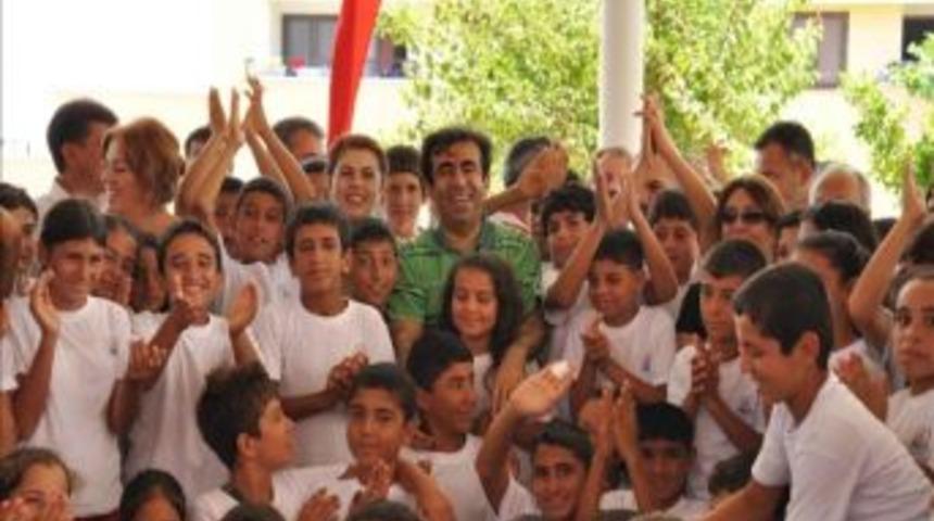 Vali G&uuml;zeloğlu, Yaz Kampında &Ccedil;ocuklarla Buluştu