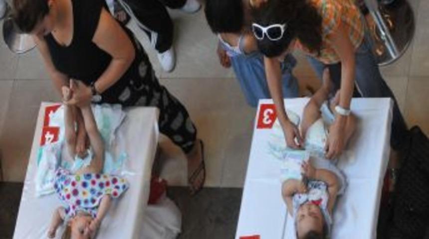 Antalya'da Y&uuml;r&uuml;me, Emekleme Ve Bez Bağlama Yarışması D&uuml;zenlendi