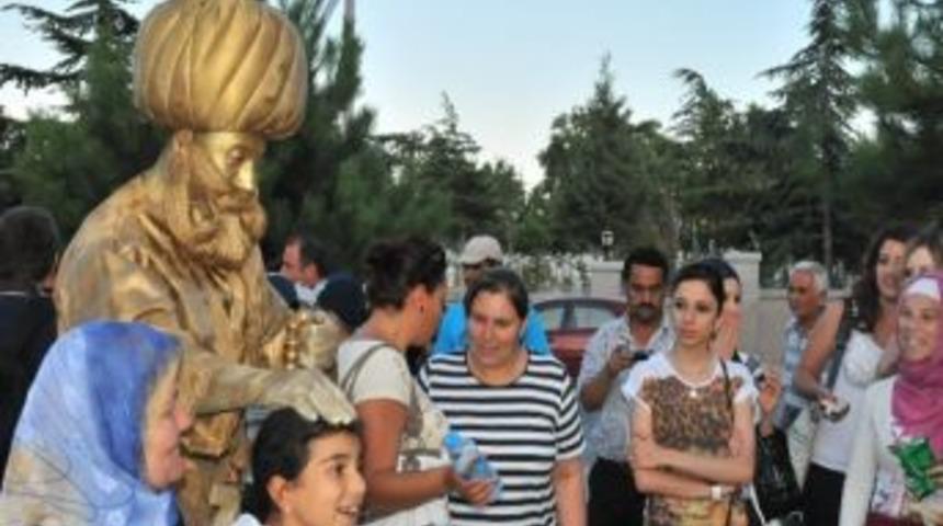 Hoca&rsquo;nın Canlı Heykeline B&uuml;y&uuml;k İlgi