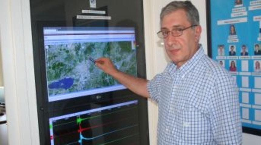 Prof. G&uuml;len: Sakarya'daki Depremle Ilgili Paniğe Kapılmaya Gerek Yok