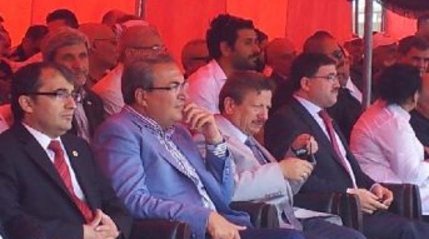 &Uuml;nver, S&uuml;rmeli Şenliklerine katıldı