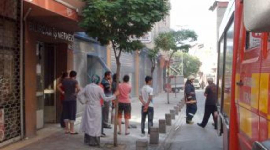 Beyoğlu'nda Market Girişinde Patlama