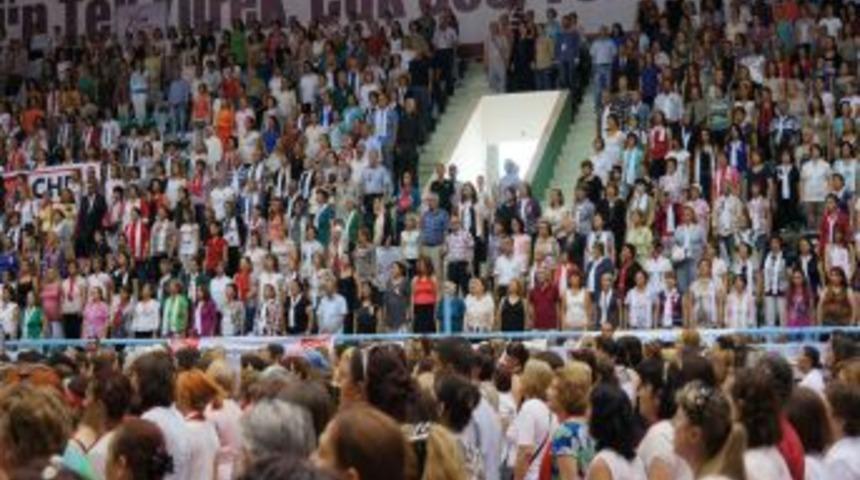 Kılı&ccedil;daroğlu, Eşiyle Kadın Kurultayına Geldi