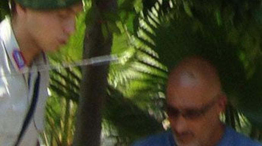 Sıra beklemekten sıkılınca kavga etti