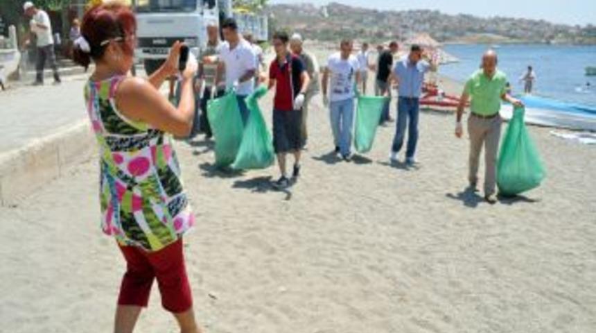 Seferihisar Belediye Başkanı Soyer Sokak Sokak Dolaşıp &Ccedil;&ouml;p Topladı