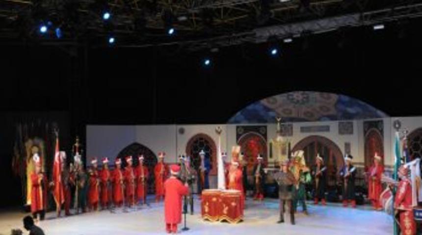 Bursa&rsquo;da &lsquo;Altın Karag&ouml;z&rsquo; Coşkusu D&uuml;nyanın T&uuml;m Renklerini Buluşturdu