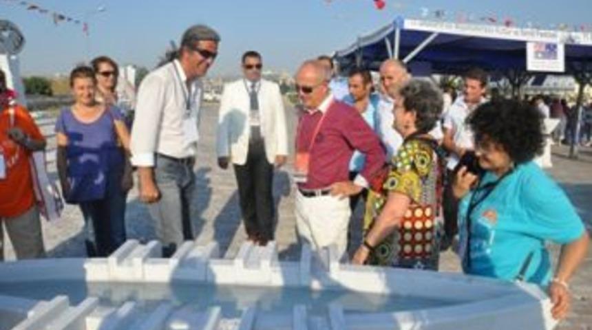 Başkan Akg&uuml;n; &ldquo;Şehirlerin dili heykellerdir"