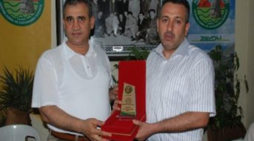 Adıyamanlılar Derneği&rsquo;nden Teşekk&uuml;r Plaketi