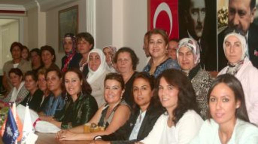 AK Partili Kadınlar 'Fikir Sofrası'nda Buluştu