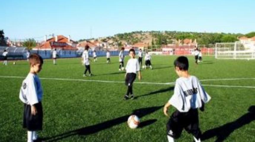 Barbaros Sefa Spor Yaz Futbol Okulu B&uuml;y&uuml;k İlgi G&ouml;r&uuml;yor