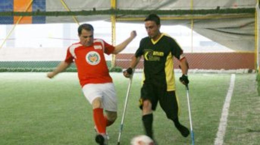 Belediye Meclis &Uuml;yeleri Ampute Takımıyla Futbol Ma&ccedil;ı Yaptı