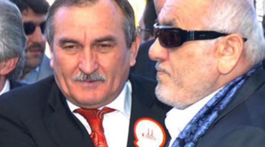 İşadamı d&uuml;ğ&uuml;nde belediye başkanına saldırdı