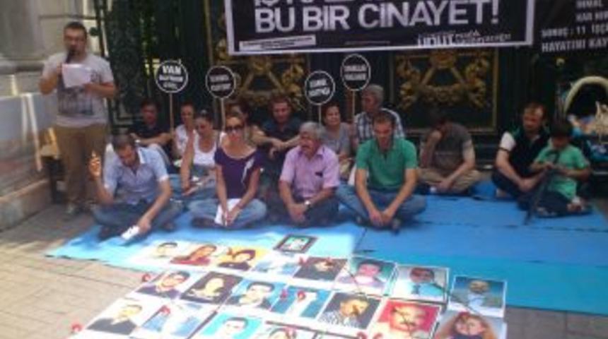 İş Kazalarına Siyah Şemsiyeli Protesto