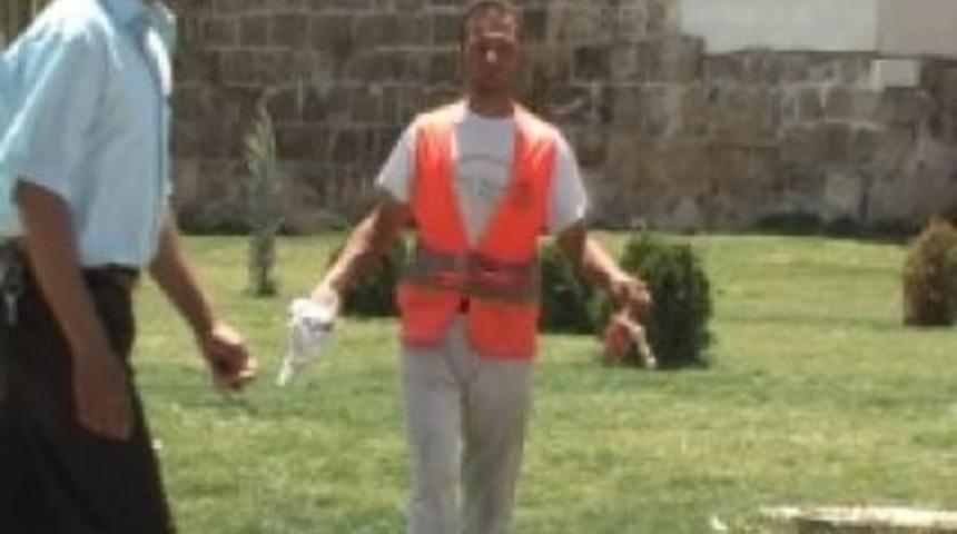 G&ouml;revliye bı&ccedil;aklı saldırı korkuttu