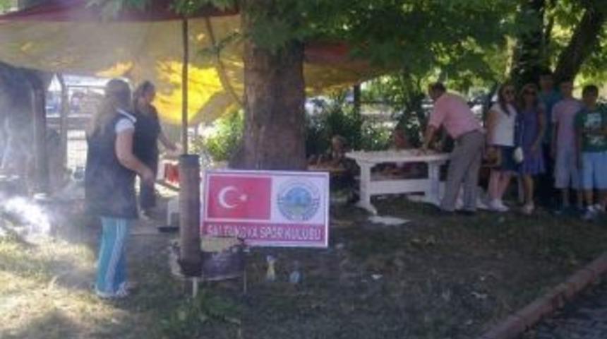 Saltukova Belediyespor Kul&uuml;b&uuml; Yararına Kermes D&uuml;zenledi