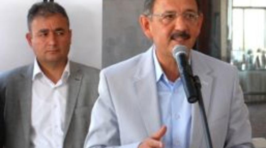 Başkan &Ouml;zhaseki Şair Ve Yazarlarla Buluştu