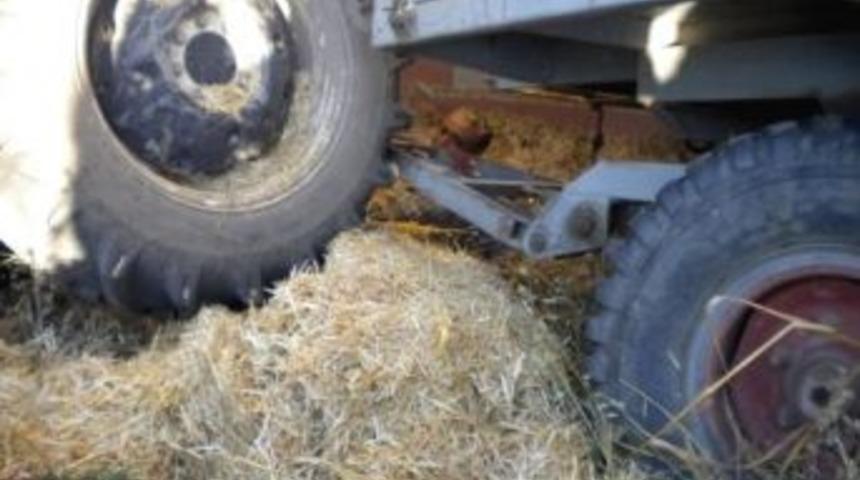 Balıkesir'de Trakt&ouml;r Devrildi: 2 Yaralı
