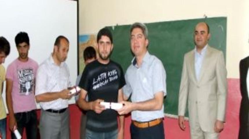 Hizan&rsquo;da Pvc Doğramacı Kursu Belge T&ouml;reni