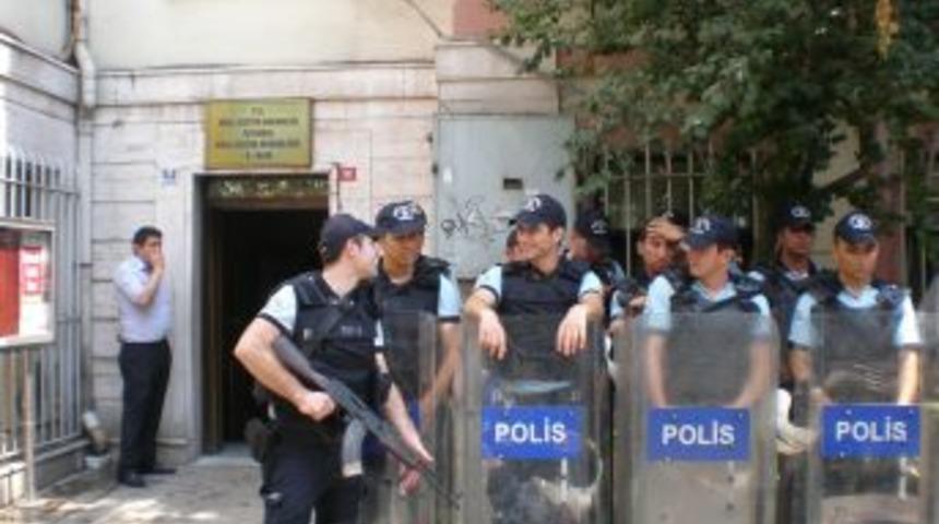 Halkevleri &Uuml;yeleri, İstanbul Mili Eğitim M&uuml;d&uuml;rl&uuml;ğ&uuml;&rsquo;n&uuml; Işgal Etti