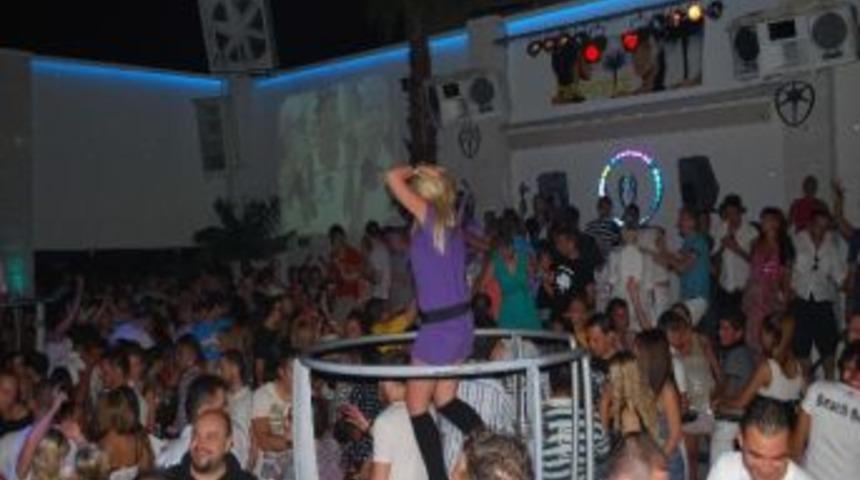 Marmaris Geceleri Dolu Dizgin Devam Ediyor