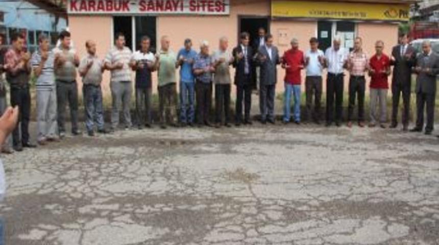 Sanayi Sitesi 12 Yıldır Dua Geleneğini S&uuml;rd&uuml;r&uuml;yor