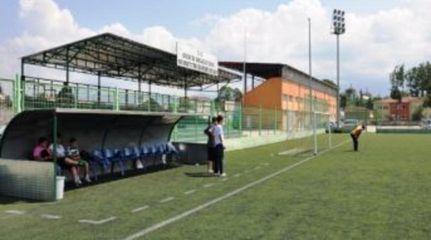 D&uuml;zce&rsquo;de &Ccedil;ocuklar Camiden Stadyuma Koştular